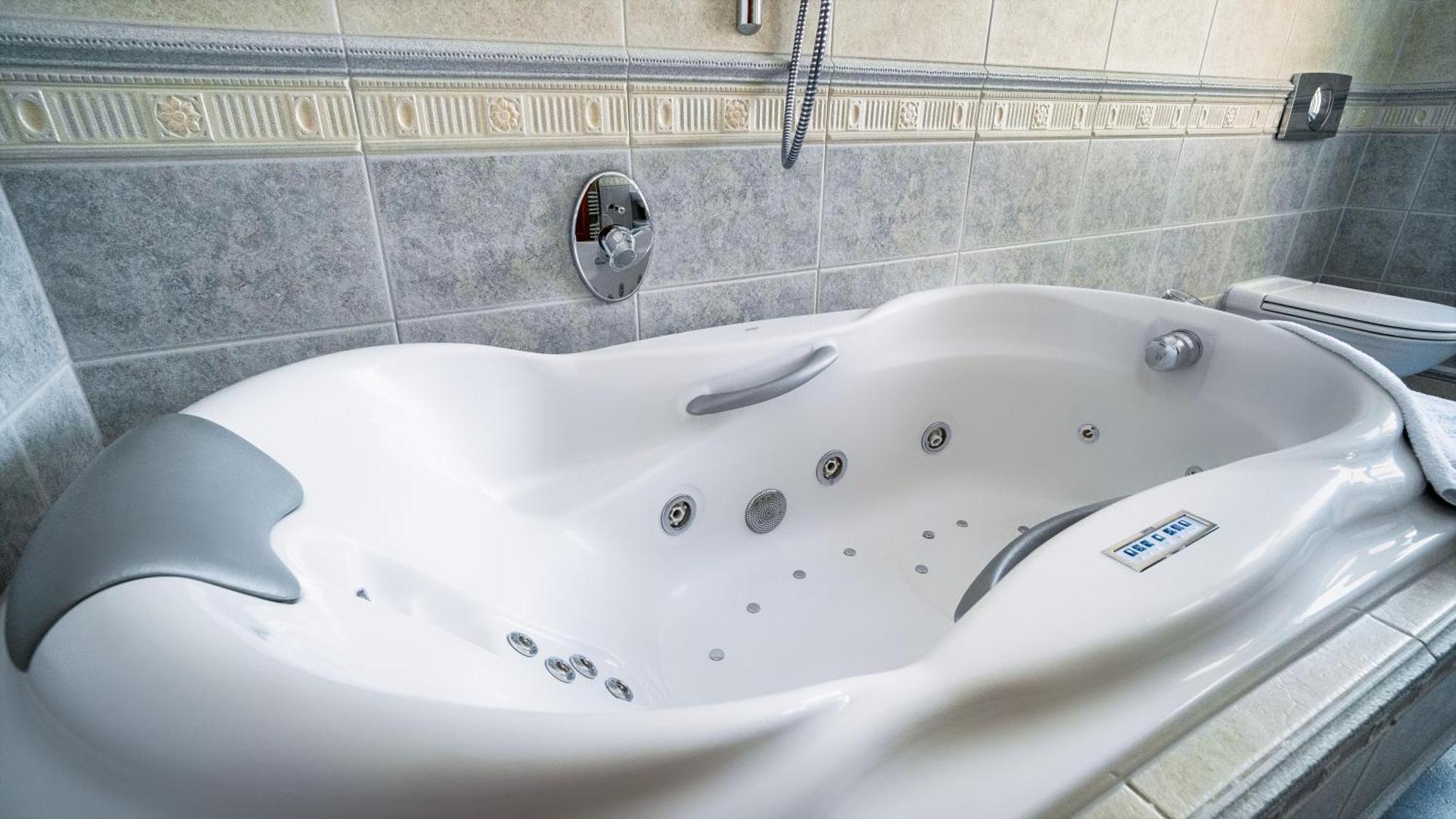 Apartament Grand Pupp With Jacuzzi And Netflix By Rentez *