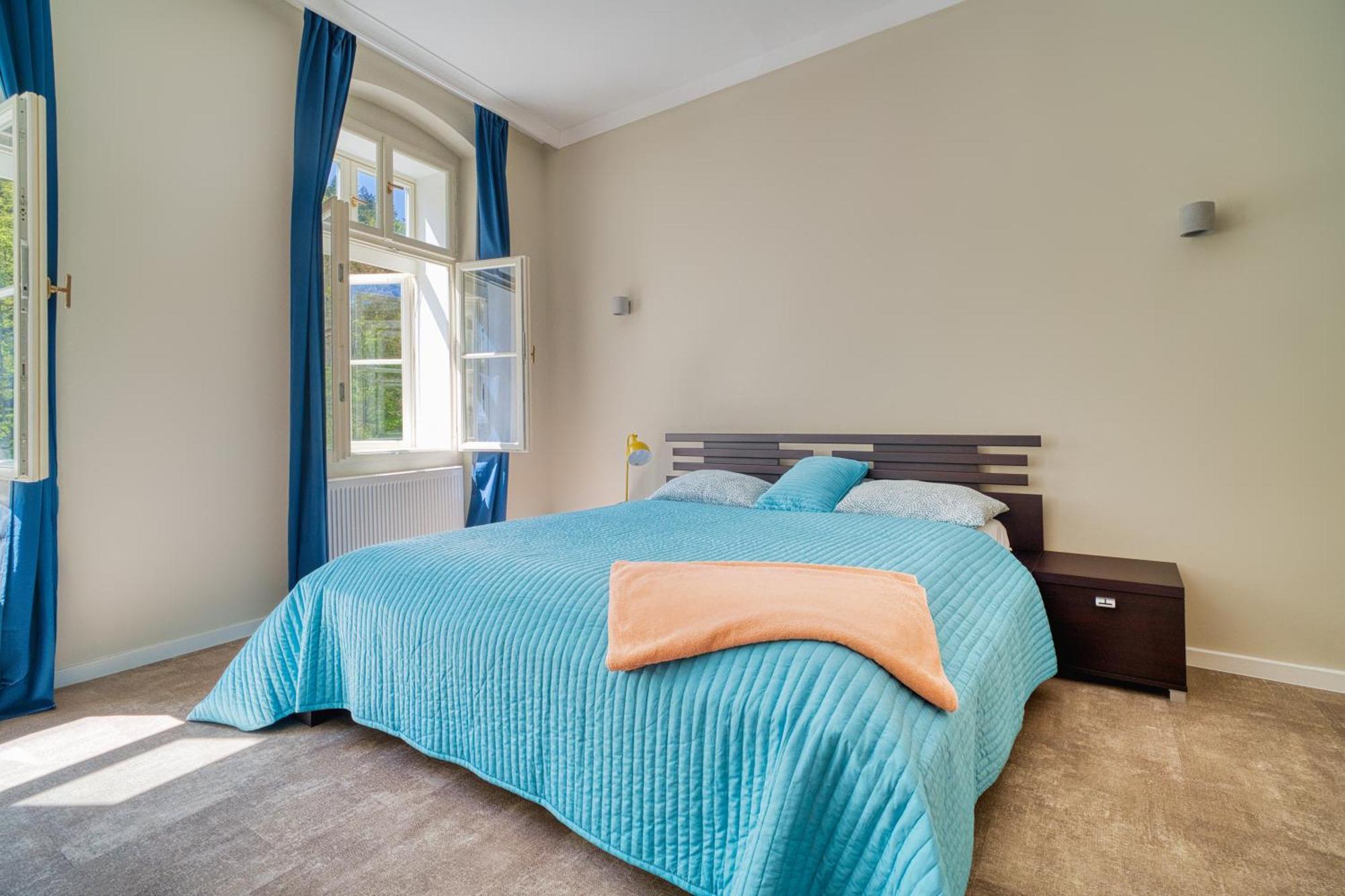 Grand Pupp With Jacuzzi And Netflix By Rentez Apartament