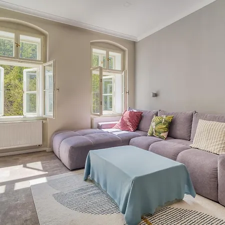 Grand Pupp Apartment With Jacuzzi And Netflix By Rentez Karlovy Vary Exterior photo