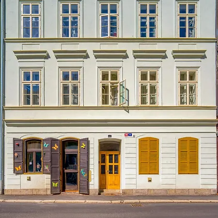 Grand Pupp Apartment With Jacuzzi And Netflix By Rentez Karlovy Vary Exterior photo